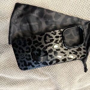 Loopy Black Leopard Phone Case fits the iphone 14 pro max lefty